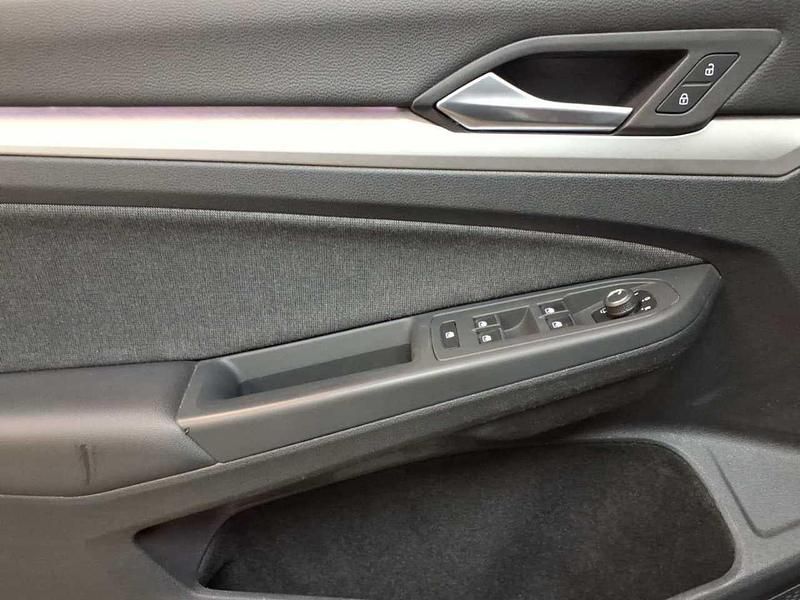 Gebraucht VW Golf VIII Life 115 PS (84 kW) 2022 Deep black perleffekt Kombi