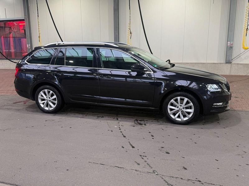 Second-hand Skoda Octavia Style 150 CP (110 kW) 2019 Negru Break