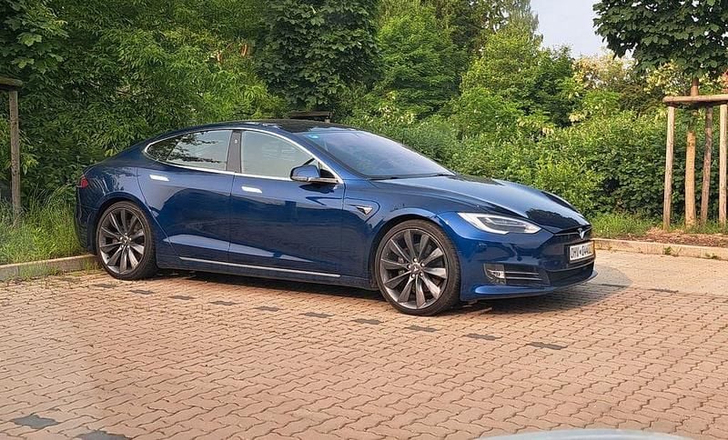 Blau Gebraucht 2018 Tesla Model S Kleinwagen | 23.800 € (Superpreis) - Bild 1/4
