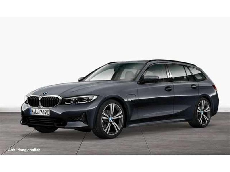 Mineralgrau (metallic) Gebraucht 2020 BMW 330e Sport Line Kombi | 29.190 € (Fairer Preis) - Bild 1/3