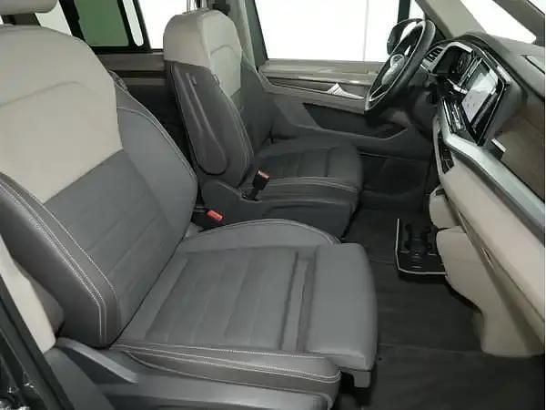 Second-hand VW Multivan Style 150 CP (110 kW) 2024 Gri Monovolum