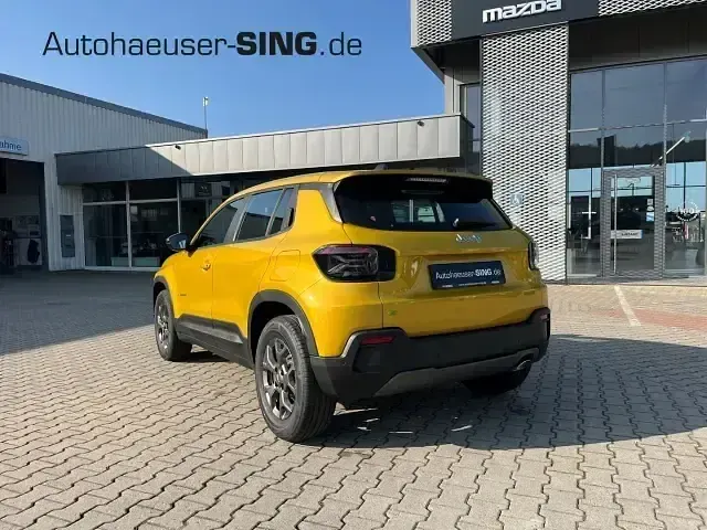 Neu Jeep Avenger Longitude 110 PS (80 kW) 2025 Sun yellow SUV