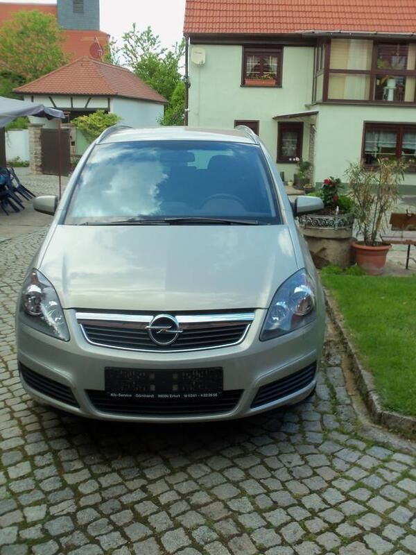 Silber metallic Gebraucht 2006 Opel Zafira Van / Kleinbus | 9.900 € - Bild 1/4