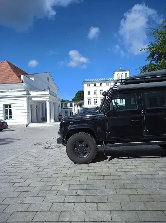 Gebraucht Land Rover Defender 143 PS (105 kW) 2011 Schwarz SUV