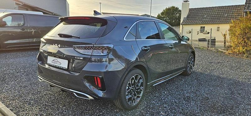 Neu Kia Ceed GT GT-Line 140 PS (102 kW) 2026 Grau Limousine