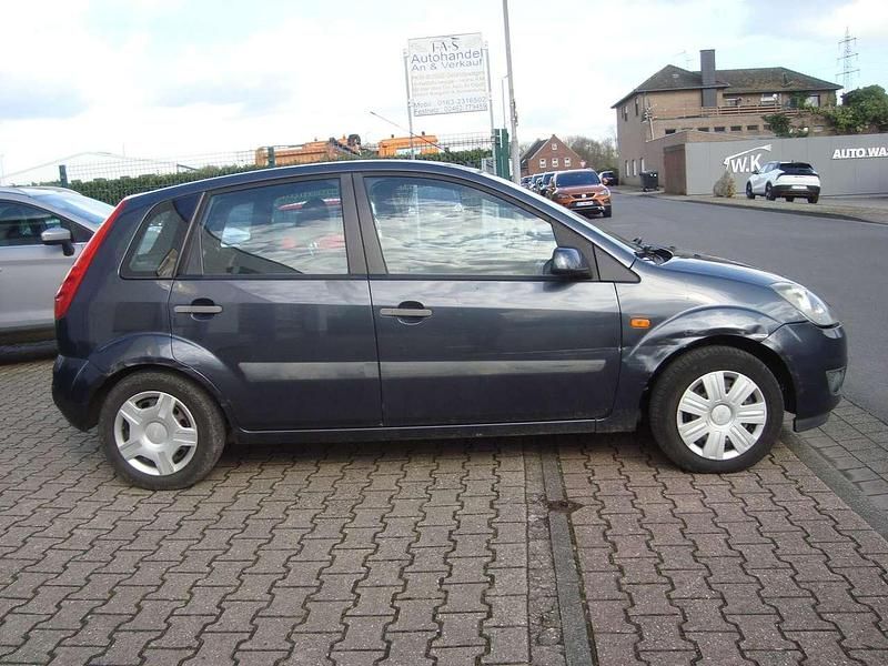 Gebraucht Ford Fiesta 80 PS (58 kW) 2007 Grau Kleinwagen