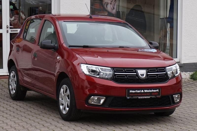 Rot Gebraucht 2020 Dacia Sandero Essentiel Limousine | 8.990 € (Superpreis) - Bild 1/4