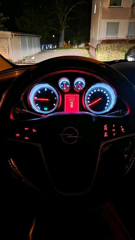 Grau Gebraucht 2013 Opel Insignia Kombi | 3.500 € (Fairer Preis) - Bild 1/4