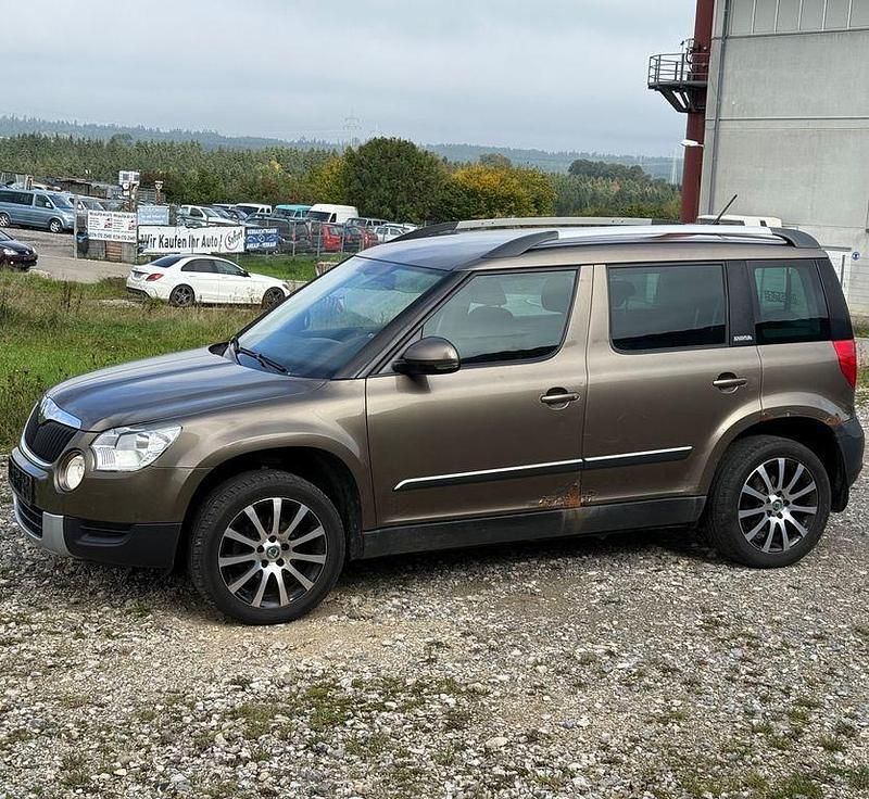 Braun Gebraucht 2013 Skoda Yeti Adventure SUV | 4.850 € (Superpreis) - Bild 1/4