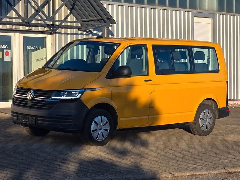 Gelb Gebraucht 2021 VW Caravelle Van / Kleinbus | 21.490 € (Superpreis) - Bild 1/4