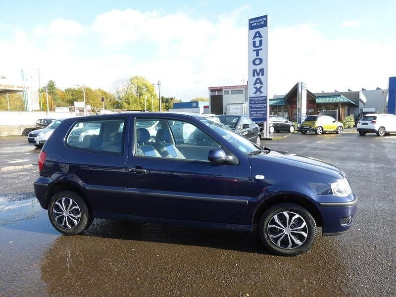Blau Gebraucht 2000 VW Polo Limousine | 1.990 € (Etwas zu teuer) - Bild 1/4