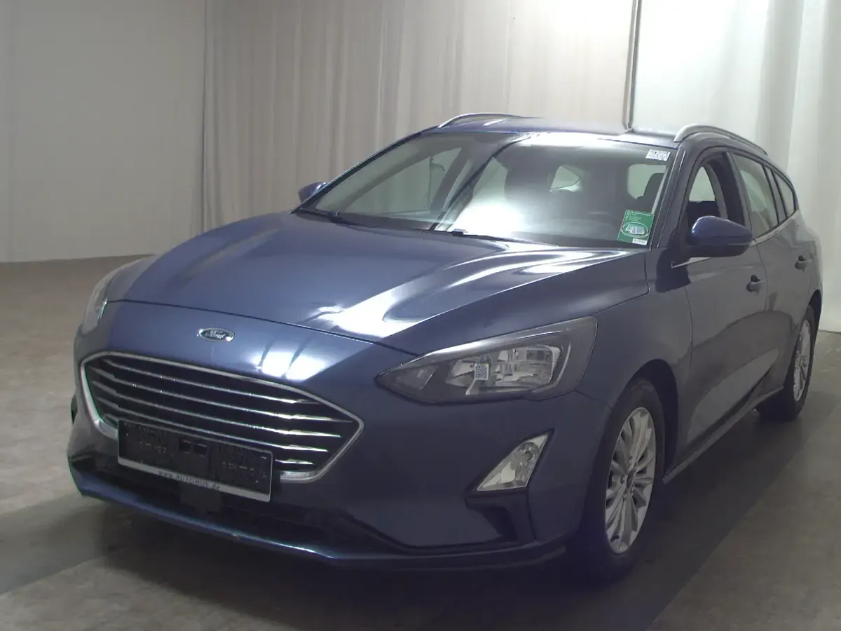 Käytetty Ford Focus Titanium 125 HP (91 kW) 2021 Sininen Sedan