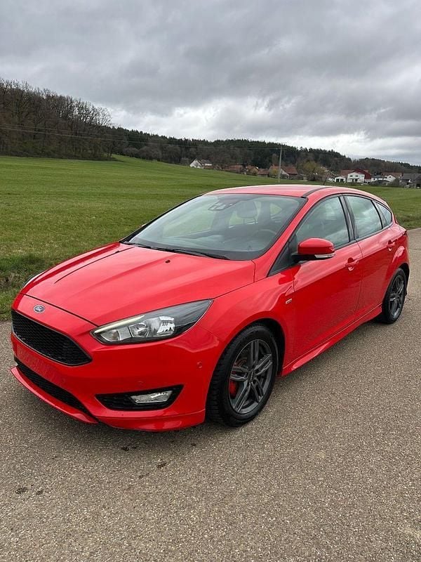 Gebraucht Ford Focus ST-Line 125 PS (91 kW) 2017 Rot Limousine