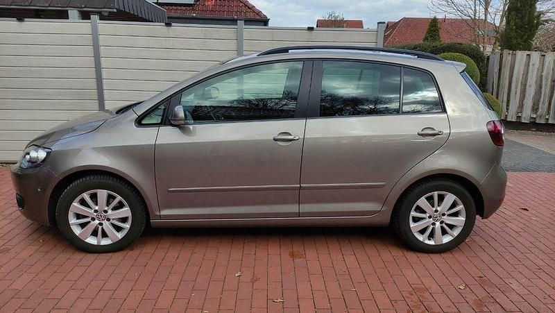 Gebraucht VW Golf Plus Cross Comfortline 122 PS (89 kW) 2014 Braun Van / Kleinbus