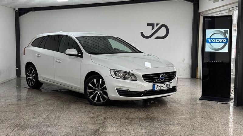 Gebraucht Volvo V60 120 PS (88 kW) 2017 Weiß Kombi