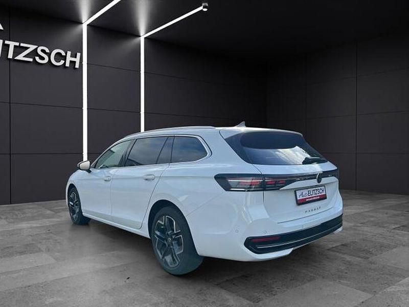 Gebraucht VW Passat Elegance 150 PS (110 kW) 2024 Pure white Kombi