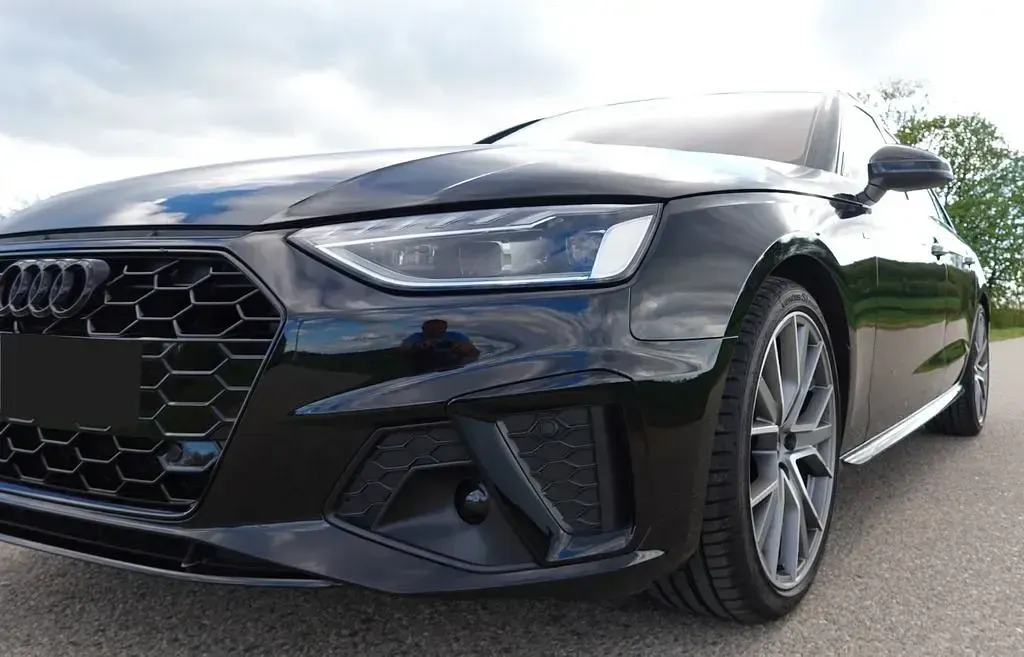 Gebraucht Audi A4 S-Line 163 PS (119 kW) 2024 Schwarz Kombi