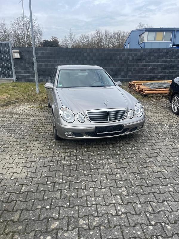 Gebraucht Mercedes E200 184 PS (135 kW) 2006 Silber Limousine
