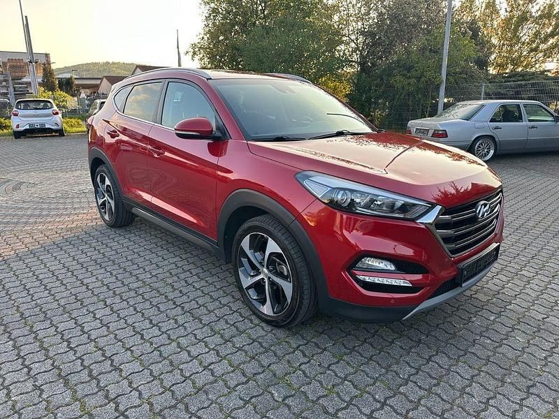 Gebraucht Hyundai Tucson Style 141 PS (103 kW) 2017 Rot SUV