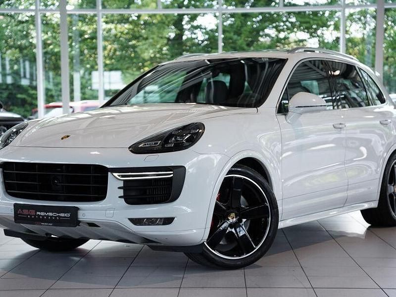 Weiss Gebraucht 2016 Porsche Cayenne SUV | 49.900 € (Teuer) - Bild 1/3
