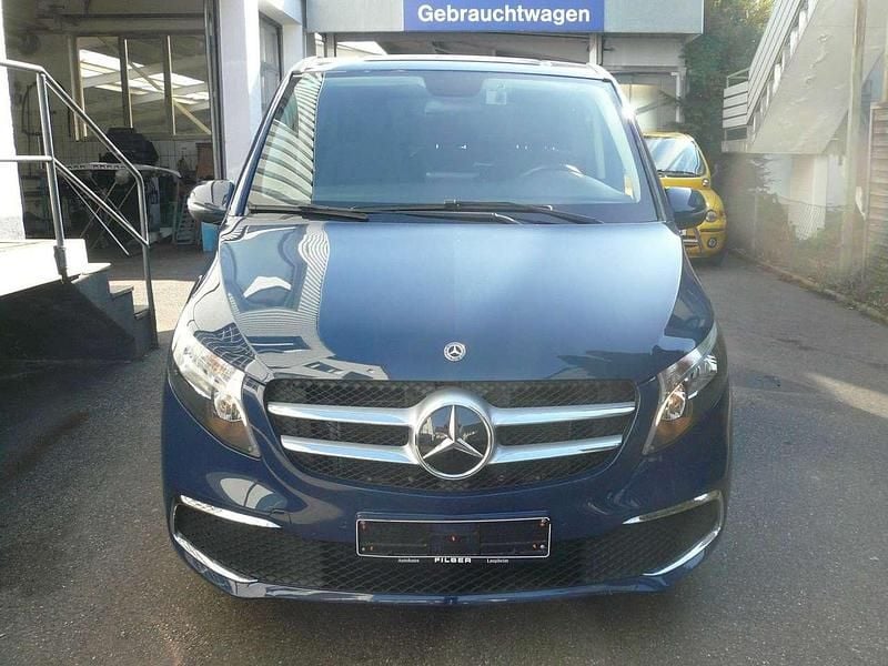 Gebraucht Mercedes V220 163 PS (119 kW) 2019 Stahlblau Van / Kleinbus