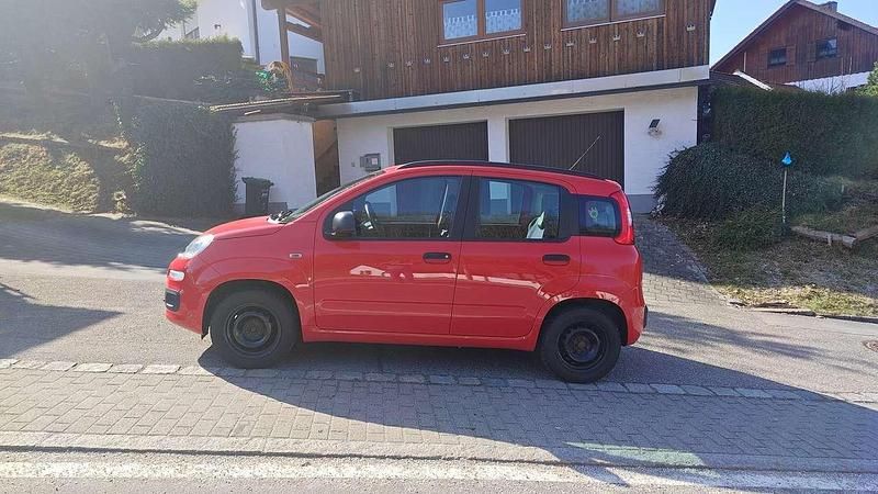 Gebraucht Fiat Panda Easy 69 PS (50 kW) 2017 Rot Kleinwagen