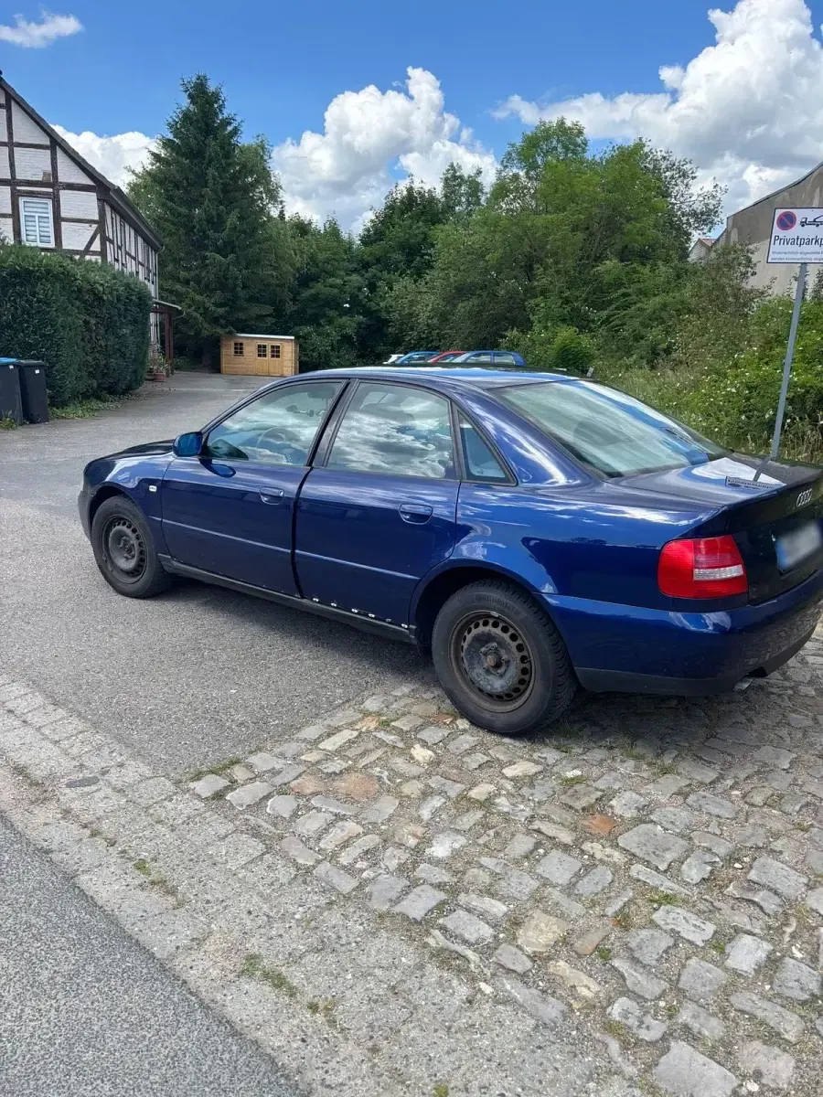 Gebraucht Audi A4 101 PS (74 kW) 1999 Blau Kleinwagen
