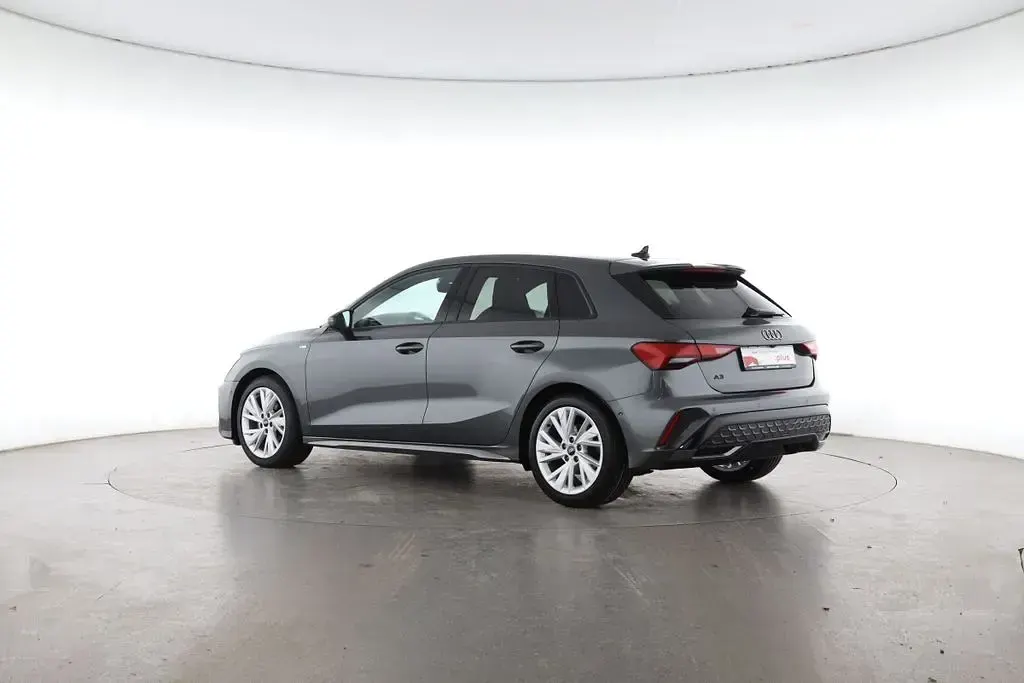 Second-hand Audi A3 S-Line 150 CP (110 kW) 2025 Gri Berlinǎ
