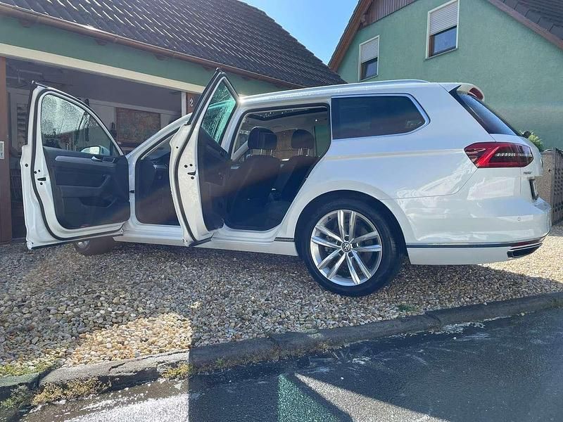 Second-hand VW Passat Highline 280 CP (205 kW) 2018 Alb Break