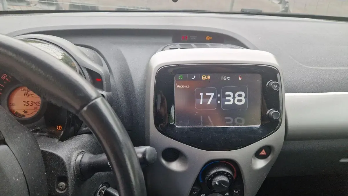 Gebraucht Toyota Aygo 69 PS (50 kW) 2017 Weiß Kleinwagen