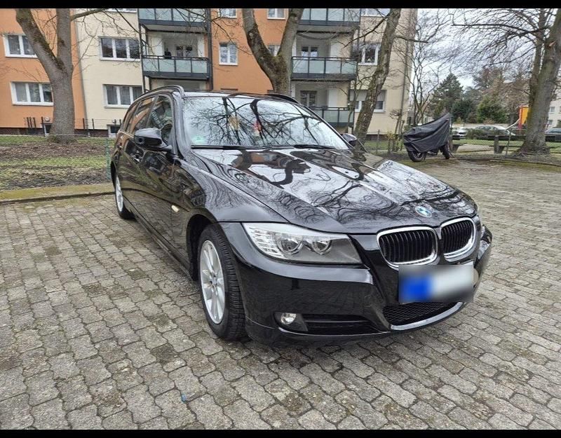 Second-hand BMW 318 143 CP (105 kW) 2011 Negru Break