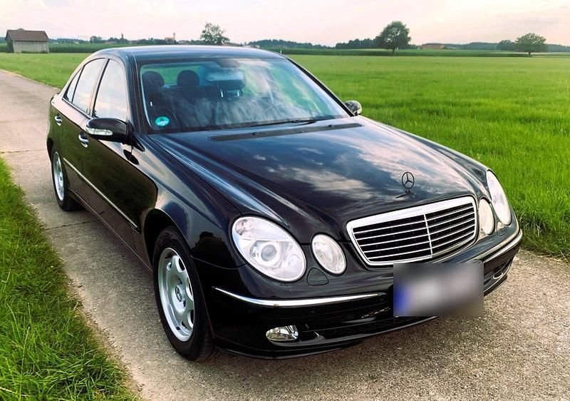 Gebraucht Mercedes E240 Avantgarde 177 PS (130 kW) 2002 Schwarz Limousine