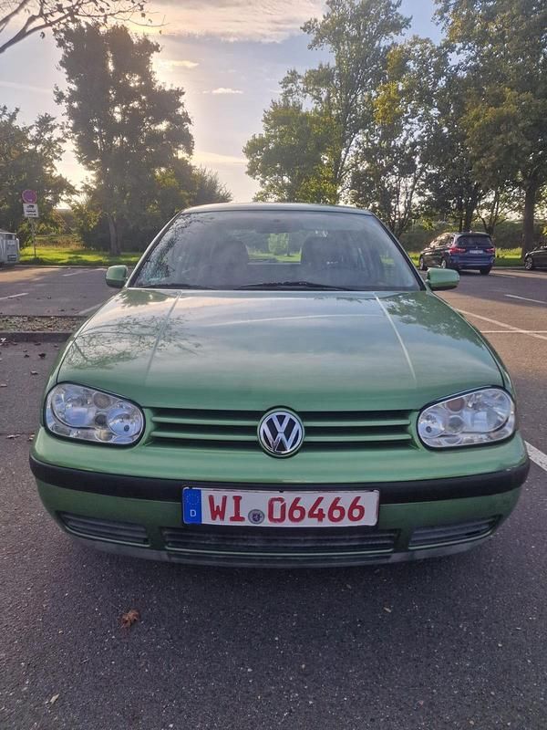 Grün Gebraucht 1998 VW Golf IV Kleinwagen | 1.600 € - Bild 1/4