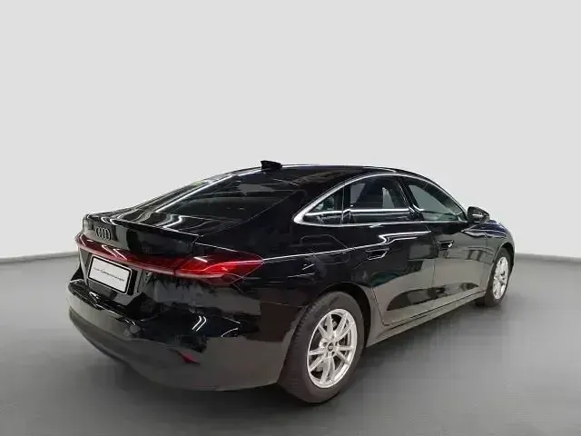 Gebraucht Audi A5 Sport 204 PS (150 kW) 2025 Mythosschwarz metallic Limousine
