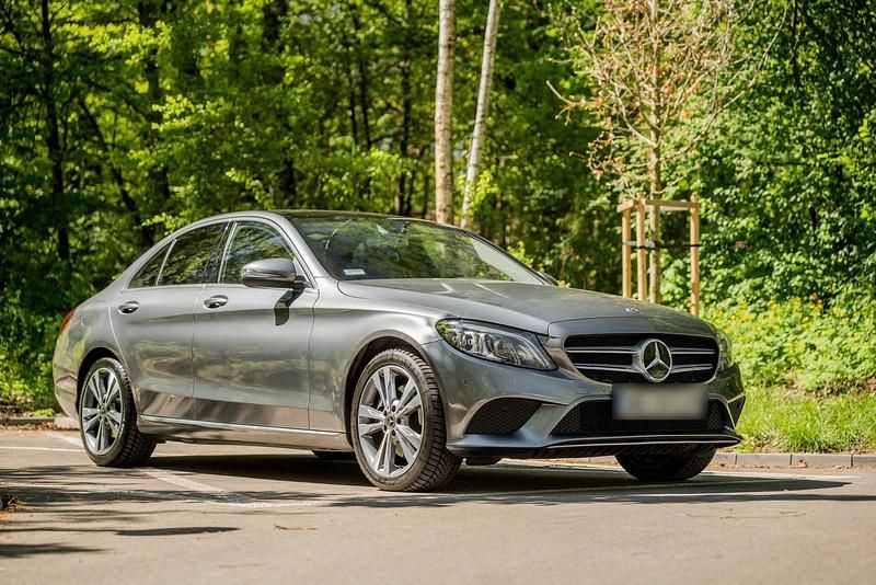 Grau Gebraucht 2019 Mercedes C300 Limousine | 24.400 € (Guter Preis) - Bild 1/4