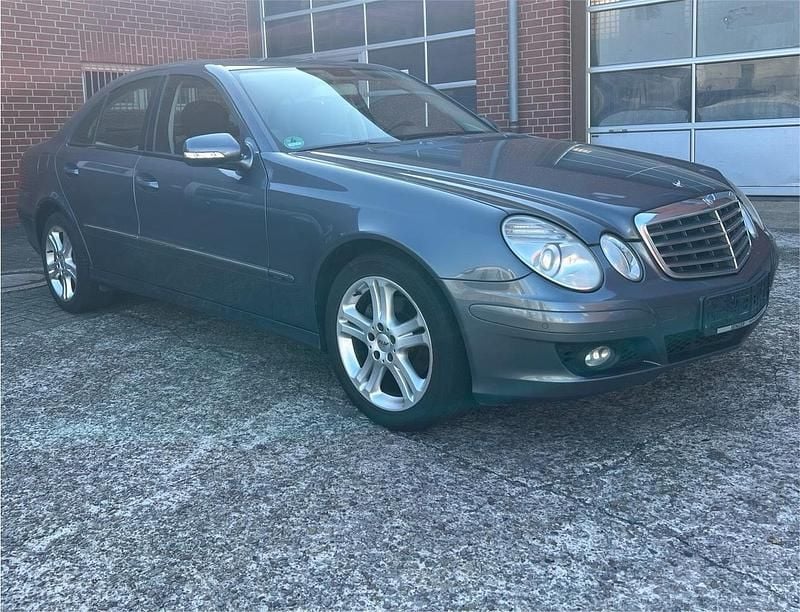 Grau Gebraucht 2006 Mercedes E280 Limousine | 3.300 € (Fairer Preis) - Bild 1/4