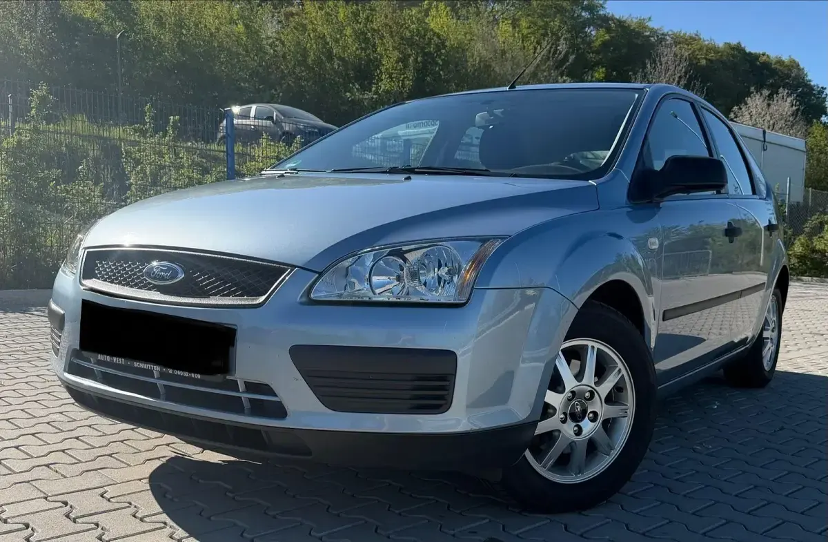 Gebraucht Ford Focus Trend 116 PS (85 kW) 2004 Blau Limousine