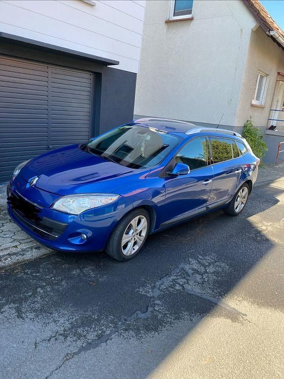 Blau Gebraucht 2010 Renault Mégane III Dynamique Limousine | 4.900 € (Teuer) - Bild 1/4