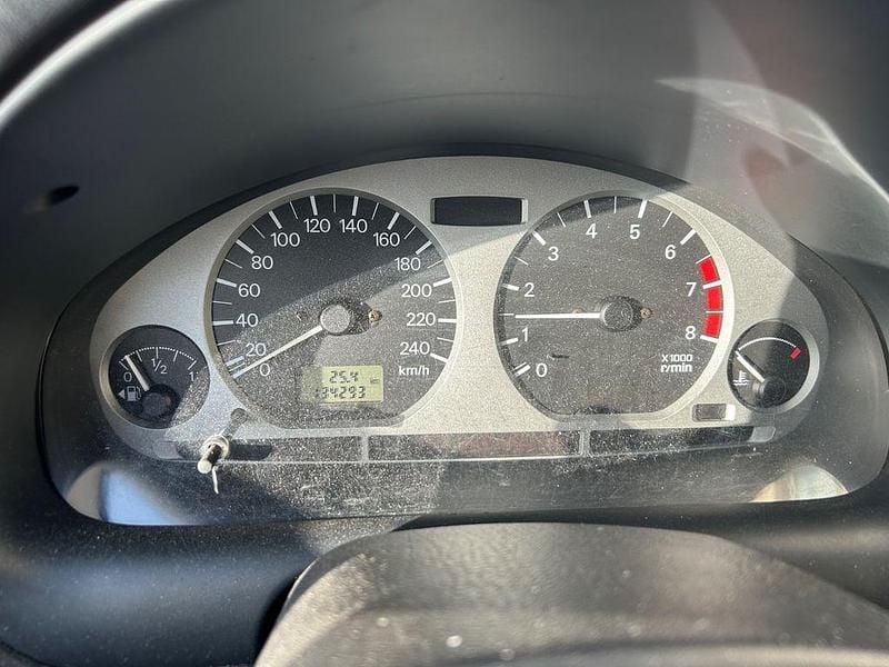 Gebraucht Mitsubishi Carisma 103 PS (75 kW) 2004 Grün Limousine