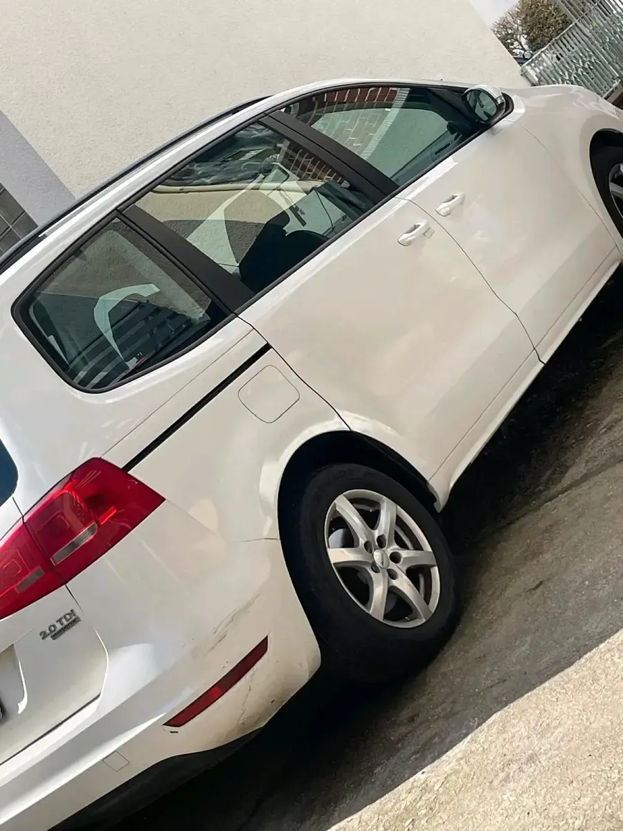 Gebraucht VW Sharan 140 PS (102 kW) 2011 Weiß Van / Kleinbus