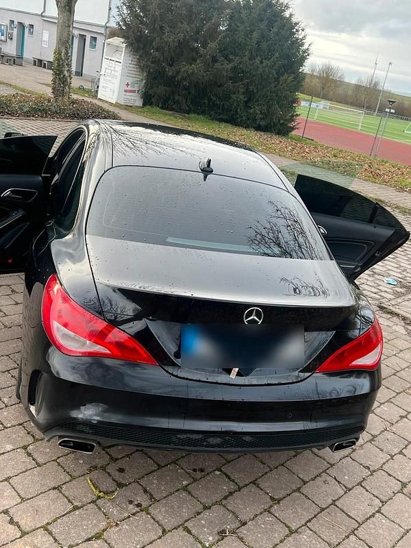 Gebraucht Mercedes CLA200 154 PS (113 kW) 2015 Schwarz Limousine