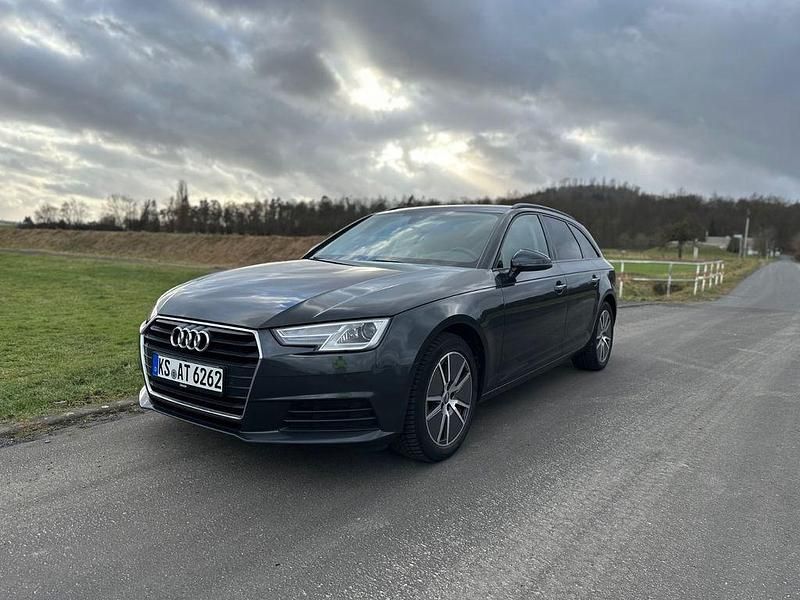 Gebraucht Audi A4 Ambiente 150 PS (110 kW) 2017 Grau Kombi