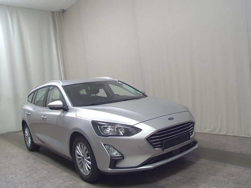Gebraucht Ford Focus Titanium 125 PS (91 kW) 2021 Silber Limousine