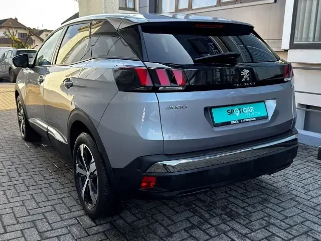 Gebraucht Peugeot 3008 Allure 131 PS (96 kW) 2023 Grau SUV