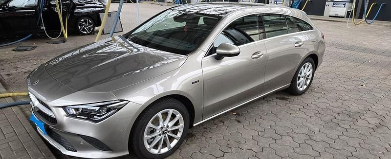 Gebraucht 2020 Mercedes CLA250e Shooting Brake Kombi | 24.666 € (Guter Preis) - Bild 1/4