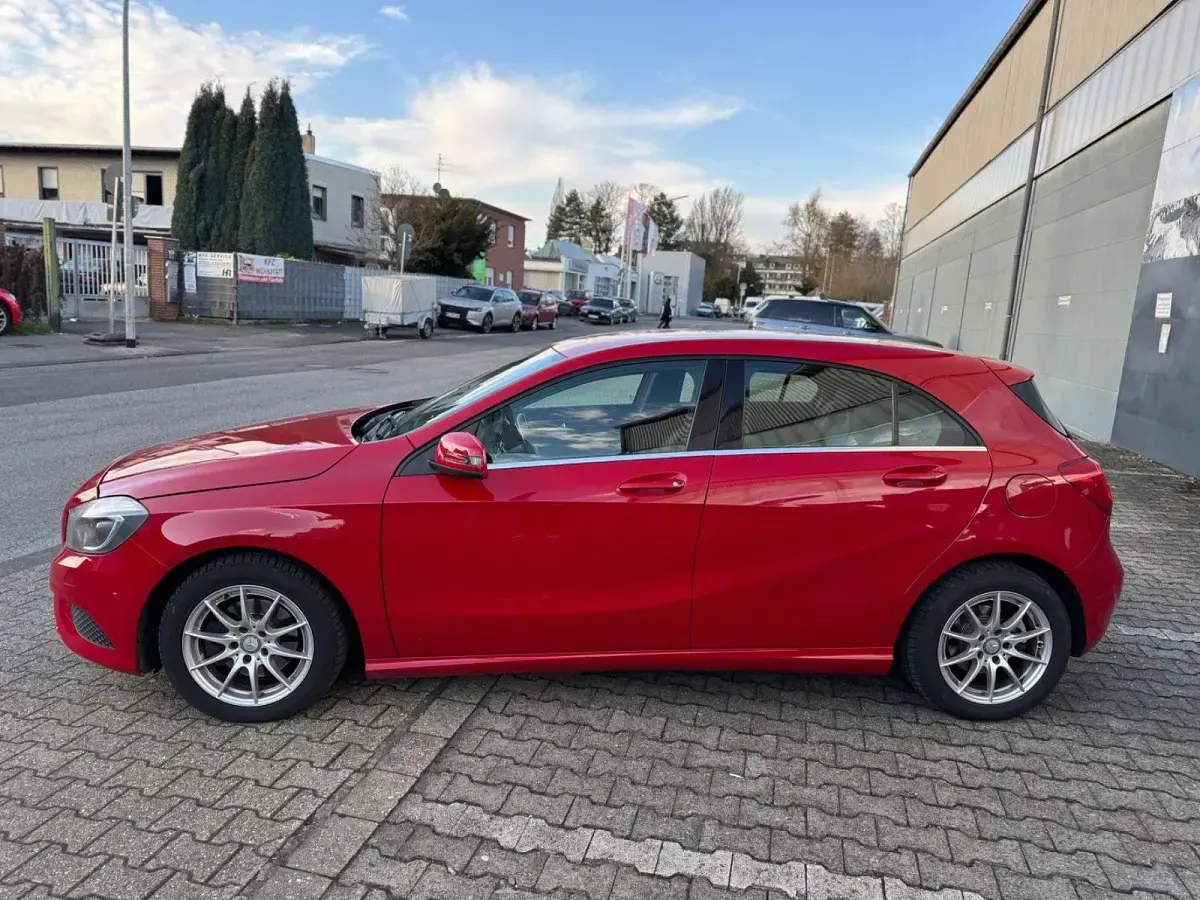 Gebraucht Mercedes A200 156 PS (114 kW) 2013 Rot Limousine