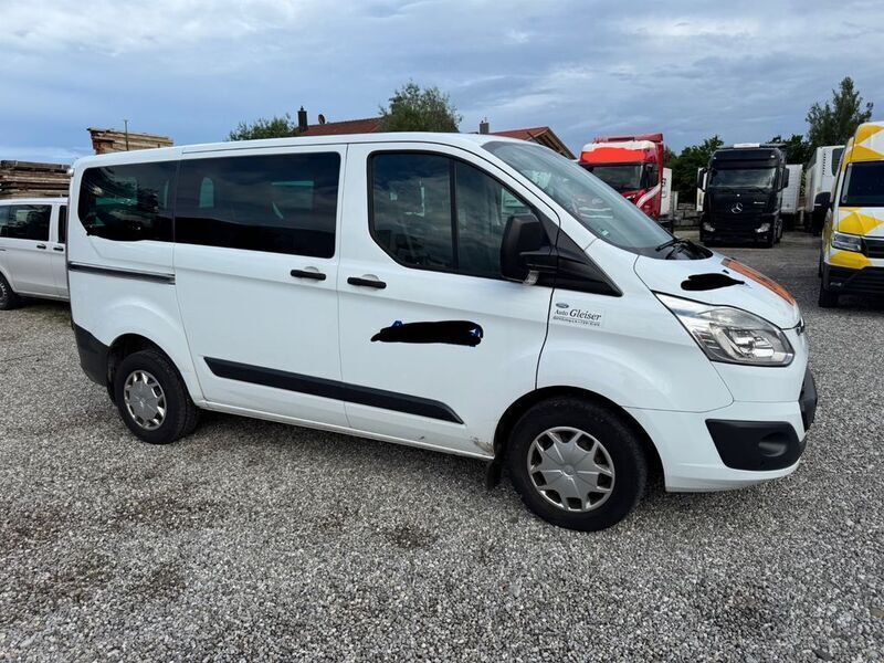 Weiß Gebraucht 2016 Ford Transit Trend Kombi | 13.500 € (Teuer) - Bild 1/4
