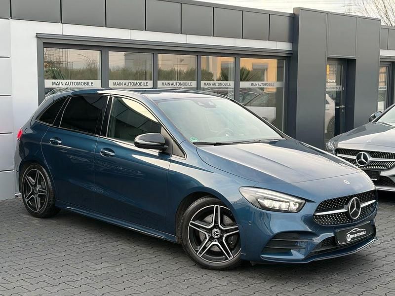 Blau Gebraucht 2019 Mercedes 220 AMG Limousine | 17.890 € - Bild 1/4