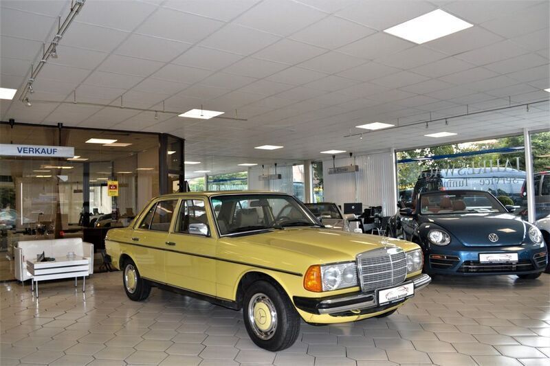 Mimosagelb (618u) Gebraucht 1977 Mercedes 230 Limousine | 13.900 € - Bild 1/4