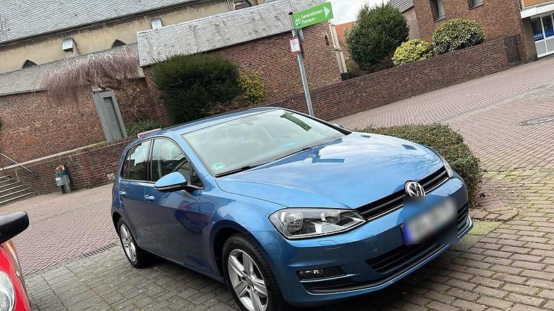 Blau Gebraucht 2013 VW Golf VII Limousine | 10.400 € (Teuer) - Bild 1/4